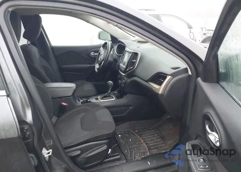 2016 Jeep Cherokee Latitude z USA, uszkodzony, nr VIN 1C4PJMCB4GW221379